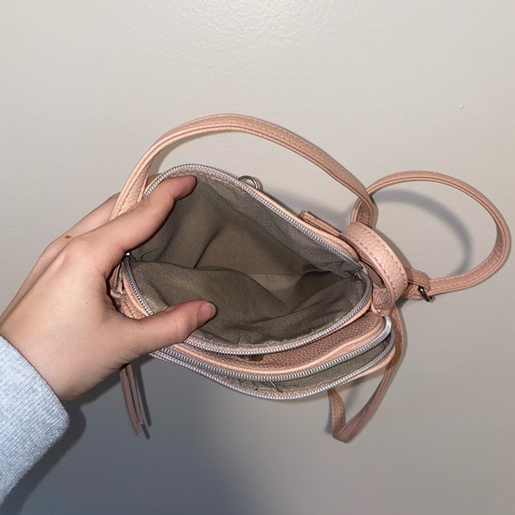 Reaction Kenneth Cole Small Crossbody 👜 - Picture 4 of 6